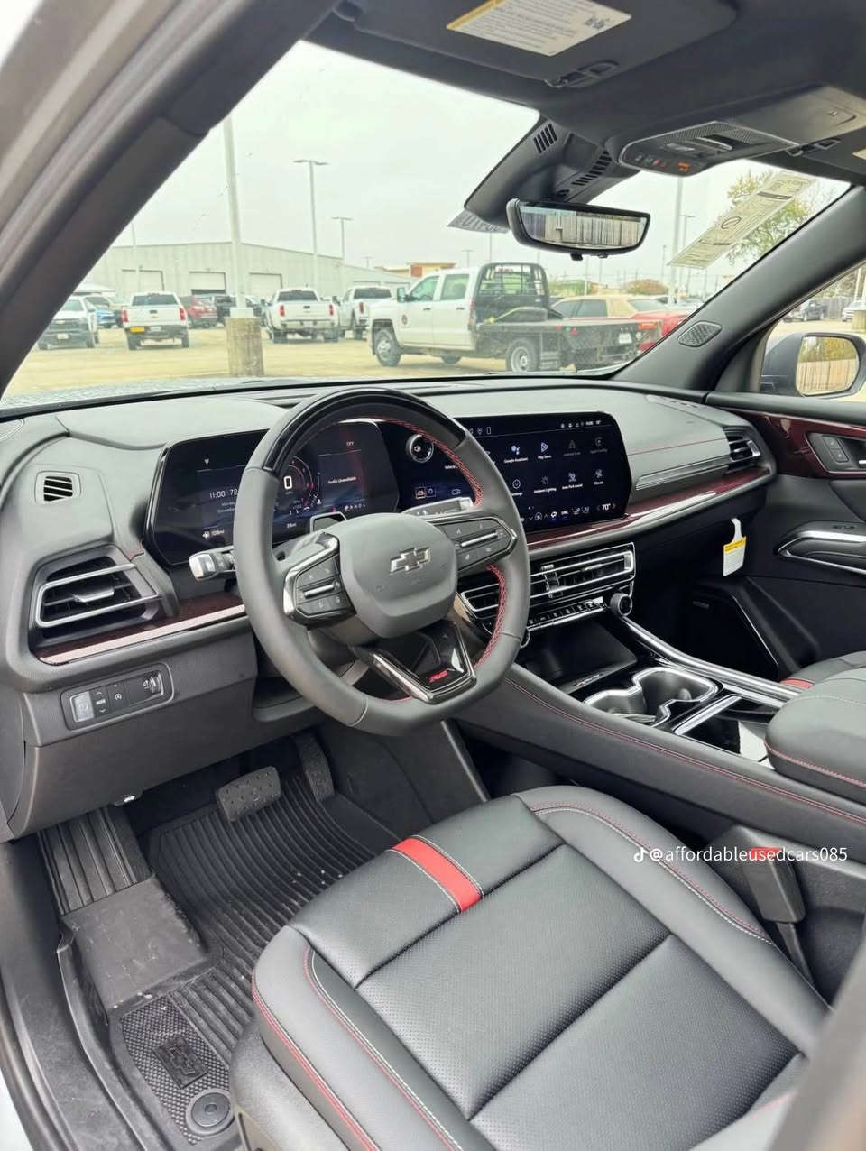 شوفرليت ترافرس R/s 2024
مرقم بغداد شهداء كاملة 
مواصفات 
محرك ..2.5 لتر، 4 أسطوانات، توربو 8A
328 حصان
7راكب 
مواصفات معروفة ..
مقعد الصف الثالث
نظام تثبيت السرعة التكيفي
أبل كار بلاي
كاميرا محيطية 
مراقبة النقطة العمياء
بلوتوث
مقاعد مُدفأة
الدخول بدون مفتاح
مقاعد جلدية
باب خلفي كهربائي
مقاعد كهربائية
مساحات استشعار المطر
مكيف خلفي
بدء التشغيل عن بعد
جاهز للراديو عبر الأقمار الصناعية
فتحة السقف /
حزمة السحب
ميزة نظام الصوت Bose Premium المكون من 12 مكبر صوت
نظام ملاحه 
نقطة اتصال واي فاي وهواي مواصفات 
 سياره جاهزه من كل نواحي مكان سياره بغداد 
رقم هاتف *********** 
سعر 3 شدات 70 ورقه وبيهة مجال
