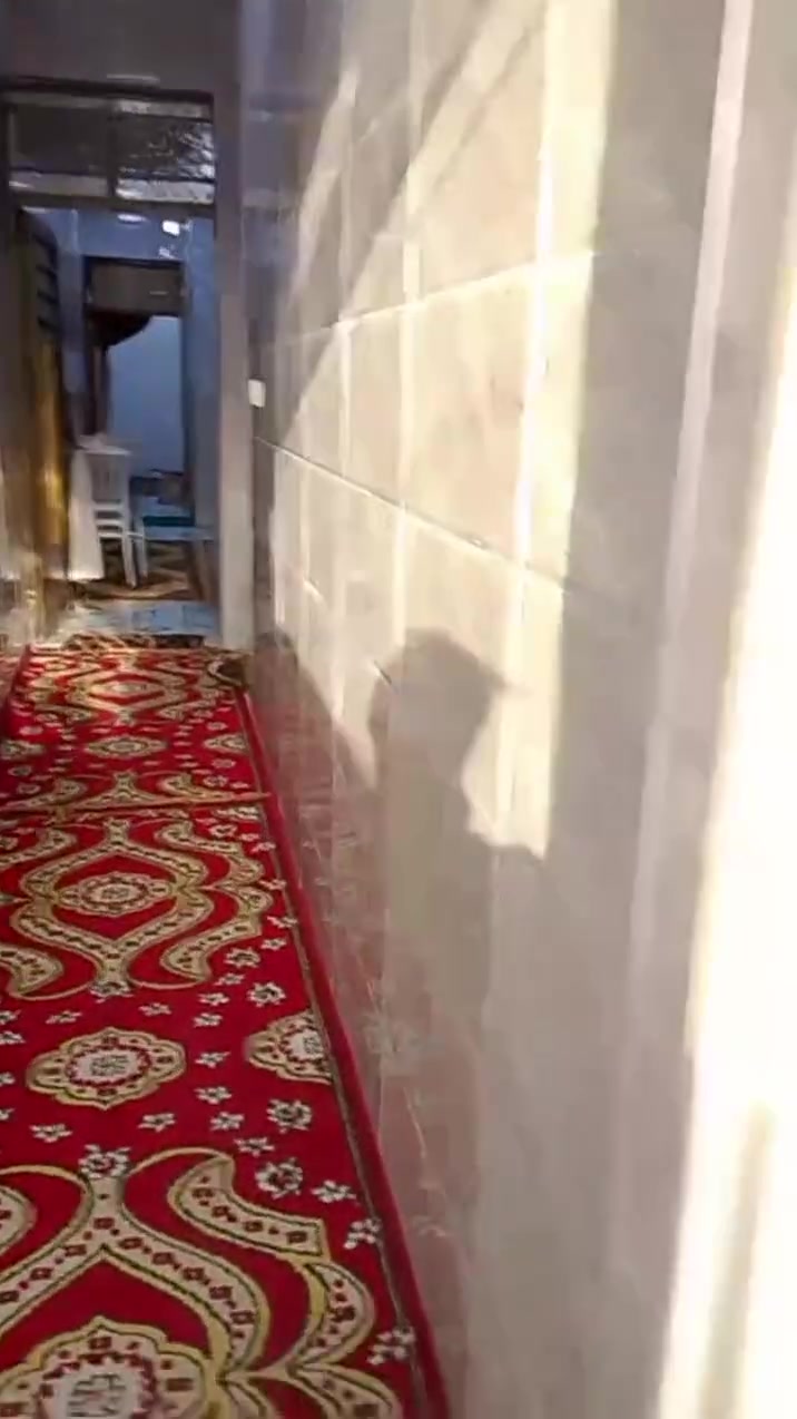 بيت البيع حي البساتين حي السلام قريب على القناة الفتحه الثانيه البيت قبل 5اشهر خلص بناء عوزه بس ستاره وبيتونه المساحه 120 البيت كلش نضيف كله كامل السعر ٤٥ وبي مجال ***********
