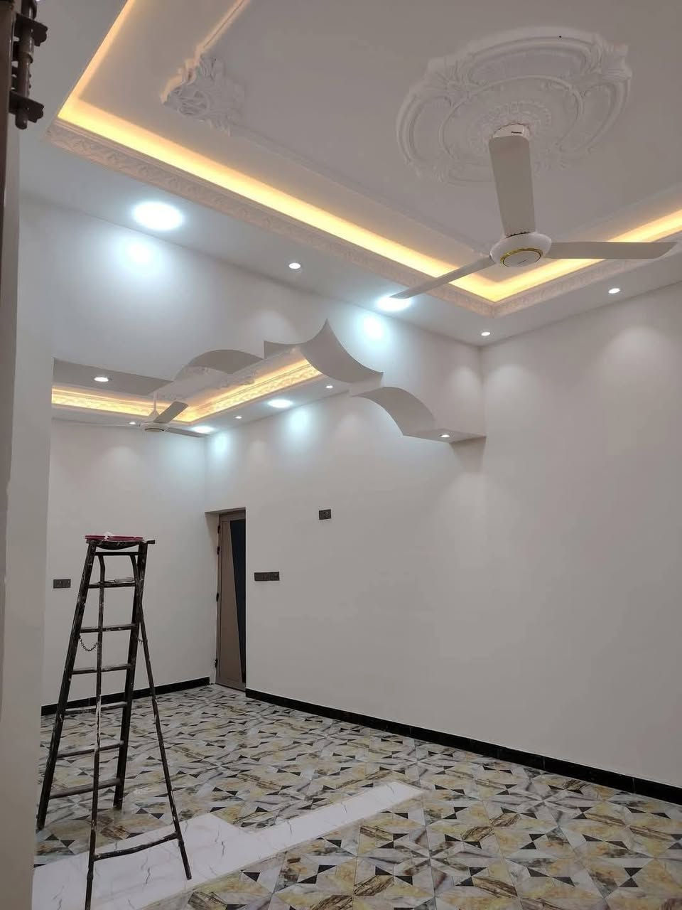 السلام عليكم كادر صباغين عراقي  جميع انواع الاصباغ والديكورات والواجهات شغل نظيف واسعار مناسبه مكاني بغداد الدوره نعمل كافه بغداد 
***********
