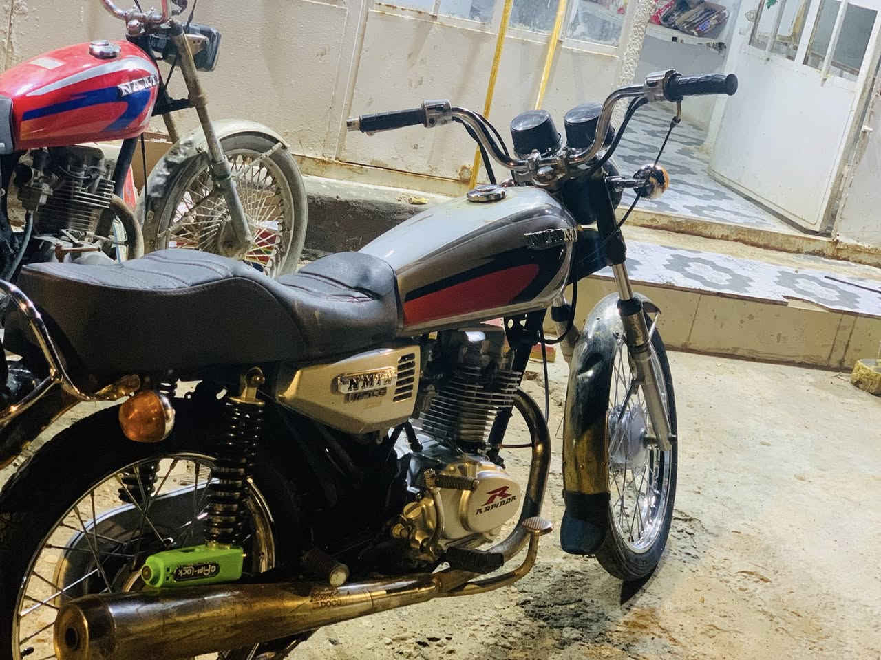 سلام عليكم الدراجه البيع موديل ٢٥ شاصي ١٩  أوراق سكنر ٥٧٥بي مجال قليل متوازي عله الدراجه


**إذا كنت صاحب هذا الإعلان وتريد حذفه لأي سبب، رجاءا أرسل رسالة إلى الدعم الفني**