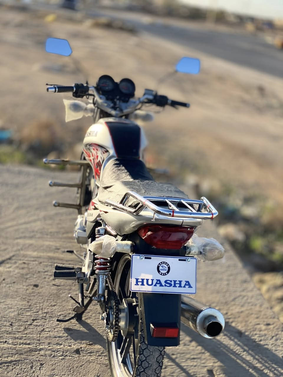 السلام عليكم
ماطور هيوشه 2024 بعده على وضع الشركه(بلادي) ما ناقصه برغي واحد نكره سلف جاهز المحرك والكير نشاط ونعومه مكفول الكهربائيات كلها شغاله التواير مال الشركه الماطور جاهز ومال جنيه السعر 880 وبي مجال   للاتصال ***********
