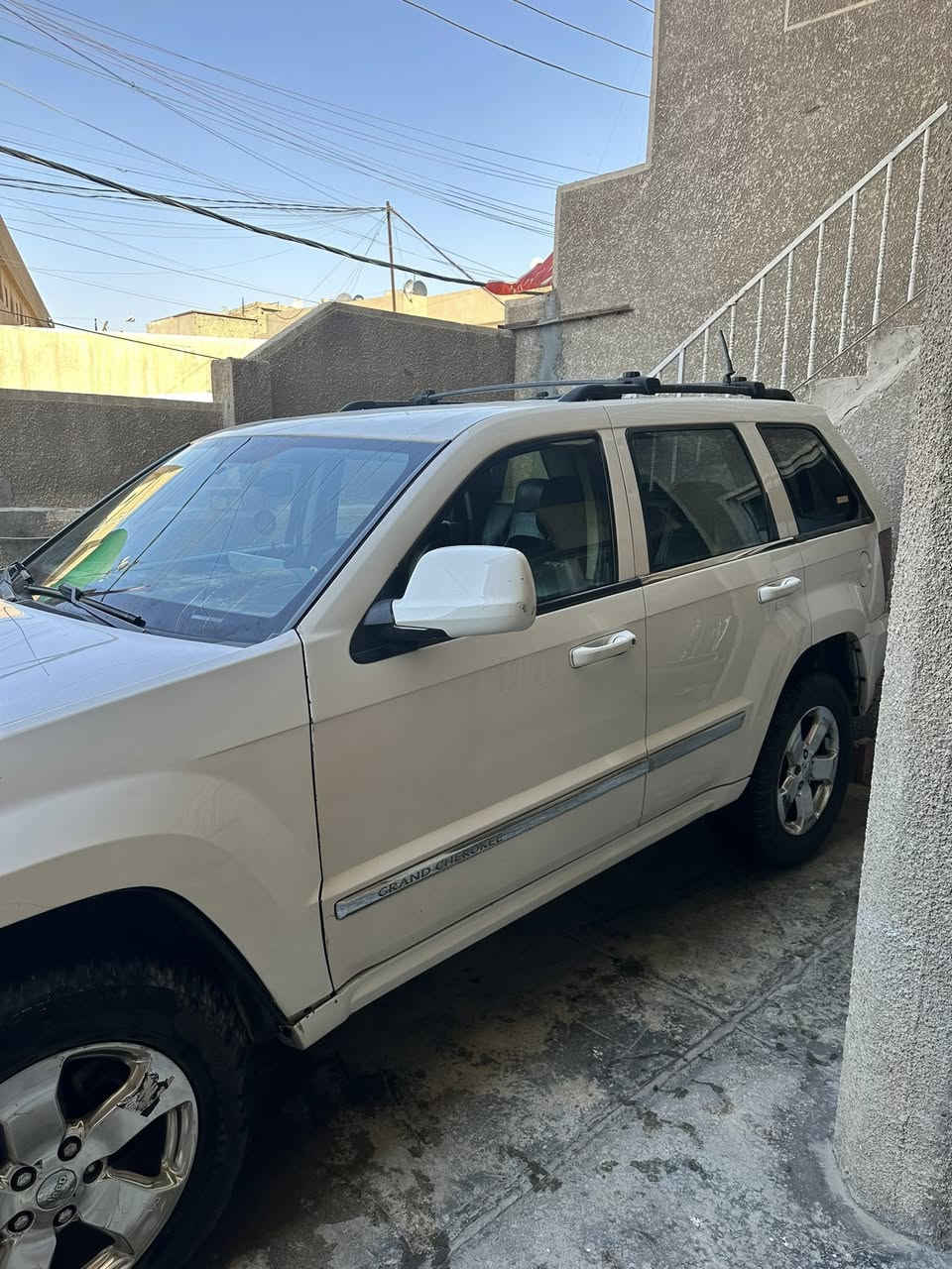 🚙 جيب كْراند شيروكي 2008 - أبيض لؤلؤي 🚙
📍 رقم بغداد دولي - السيارة باسمي

🔹بيع او مراوس حسب الرغبة

🔸 المواصفات العامة:

• محرك V6 سعة 3.7 لتر اقتصادي وعزم ممتاز

• جير أوتوماتيك 5 نمر

• تبريد وتدفئة ممتاز، نظام تعليق مريح

• مسجل أصلي + سستم صوت قوي

🔸 الإضافات المميزة:

• كشنات SRT رياضية جلد فخمة

• ويلات قياس 18 مع تايرات جديدة

• شاشة 12.5 إنج حديثة تدعم:

• Apple CarPlay + Android Auto

• WiFi + GPS

• كار بلي بلوتوث بدون واير

• السيارة بدون أي نقص – صدر جديد بالكامل

• نظيفة جداً ومممشاية، مفحوصة وجاهزة للنقل

🚗 سيارة جاهزة بيه صبغ قطعتين
جاملغ خلفي  ايمن
باب سايق

📞 للاستفسار:***********
