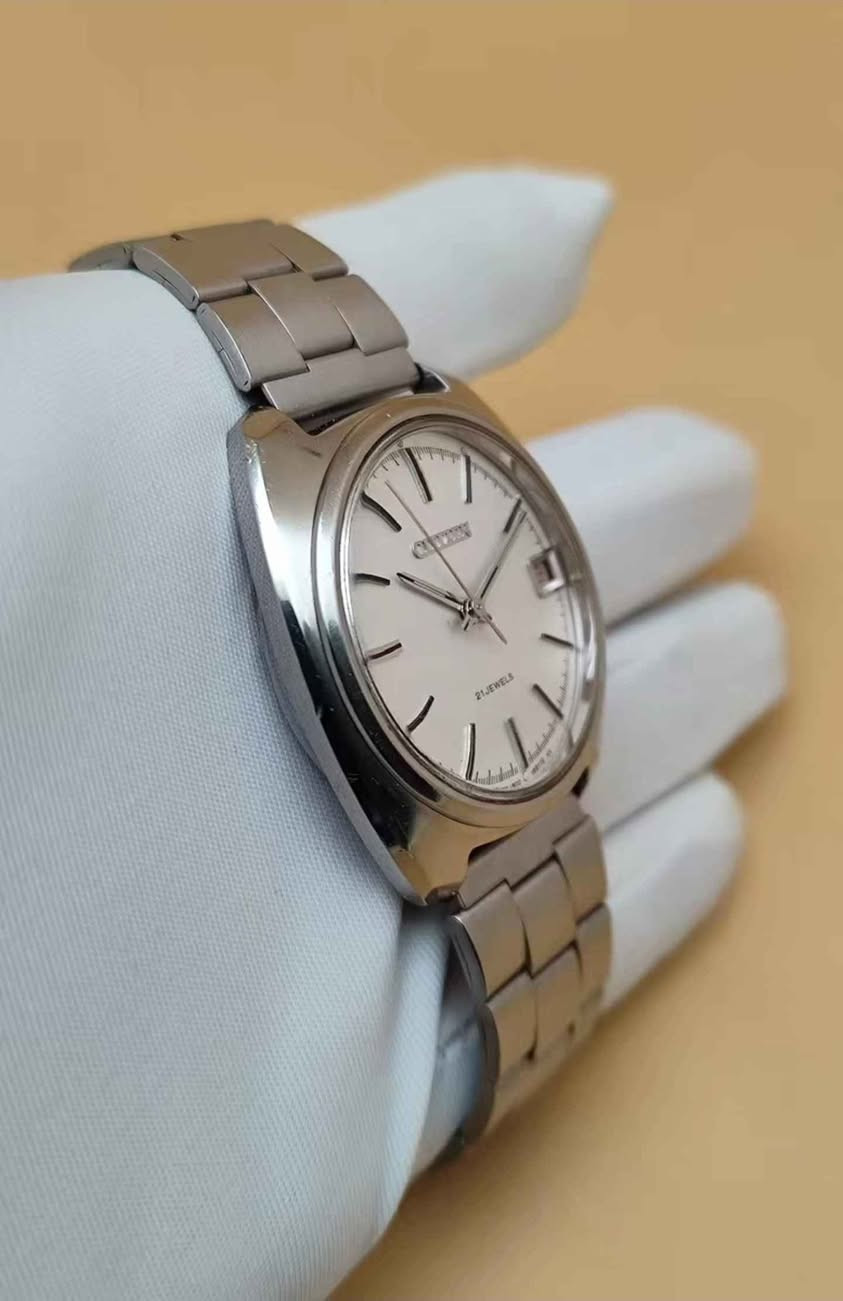 ساعة سيتزن اصلي مكينة ميكانيكية شرط الفحص  السعر ١٢٠ الف ويتوفر توصيل كل انحاء العراق 
المهتم يتواصل ماسنجر او واتساب *********** بغداد, العراق
