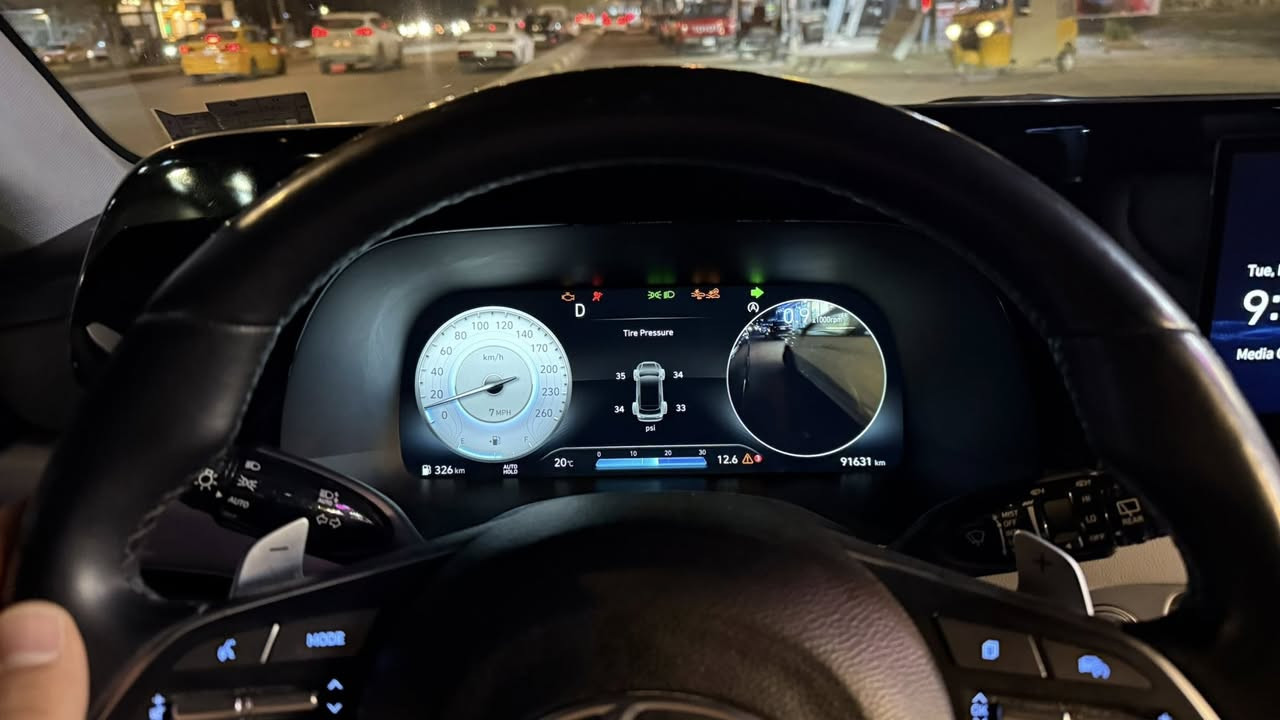 هونداي بلسايد
موديل 2023 
عداد المسافه 91630 كيلو متر 
نظام الدفع فور ويل + تو ويل بالاختيار 
مانع انزلاق 
داخل جلد ابيض 
كشنات كهرباء 
كشنات امامي خلفي تدفئه ♨️وتبريد ❄️
تدفئه ستيرن ♨️
تبريد ٣ قطع❄️ مع تحكم من الخلف 
فتحه سقف (سلايد روف) 
شفتات تحكم  سرعه  الگير بالستيرن 
كروس سرعه وتحكم ستيرن كامل 
رادار سرعه 
٤ كامرات محيطيه 360درجه 
منافذ شحن تايب سي لكل مقعد 
بردات خلفيه 
حساس نقطه عمياء بالمرآه الجانبيه 
حساسات اطارات لقياس نسبه الهواء 
اشاره بالمرآه الجانبيه 
سبير جديد منازل بملصق الشركه 
رقم بغداد انكليزي 
جنطه كهربائي 
تشغيل عن بعد 
بصمات تشغيل عدد 2  
انظمه قياده عدد 5
تشغيل كامره المرآه عند الاستداره 
ذاكرتين حفظ بمقعد السائق لحفظ نظام القياده 
تحكم كهربائي بالمقاعد الخلفيه 
مقاعدالصف الثاني منفصل (سياحي)
غراض السياره كامله (جك + العده+ قواعد القماره )
السعر 293$ 
⚠️صور الحادث مرفقات 
***********
