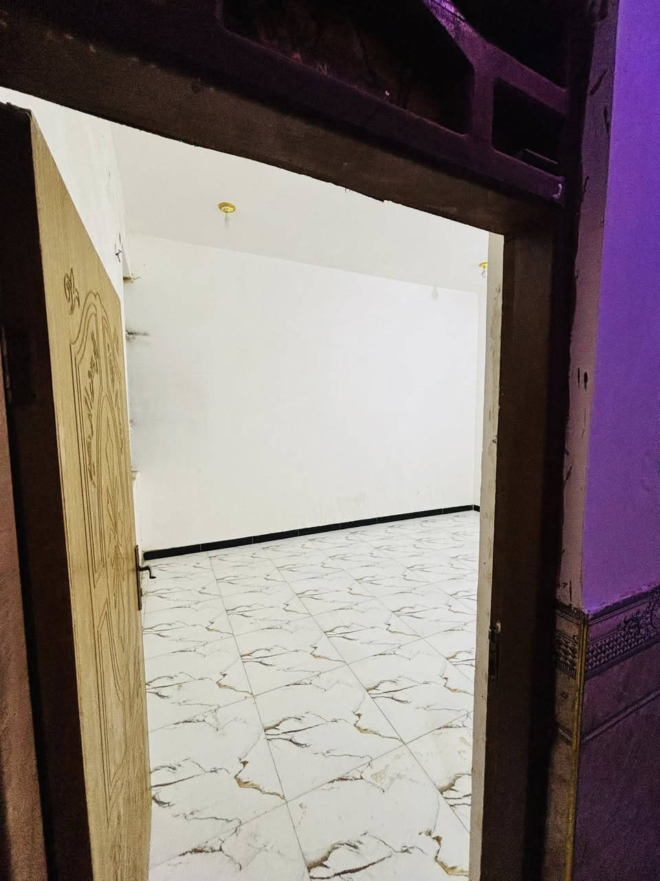 سلام عليكم
بيت لل ايجار 

مكون من ستقبال وغرفه. ومطبخ 

المكان حي الفداء قرب المدارس

رقم الهاتف ‭0783 010 5238‬
