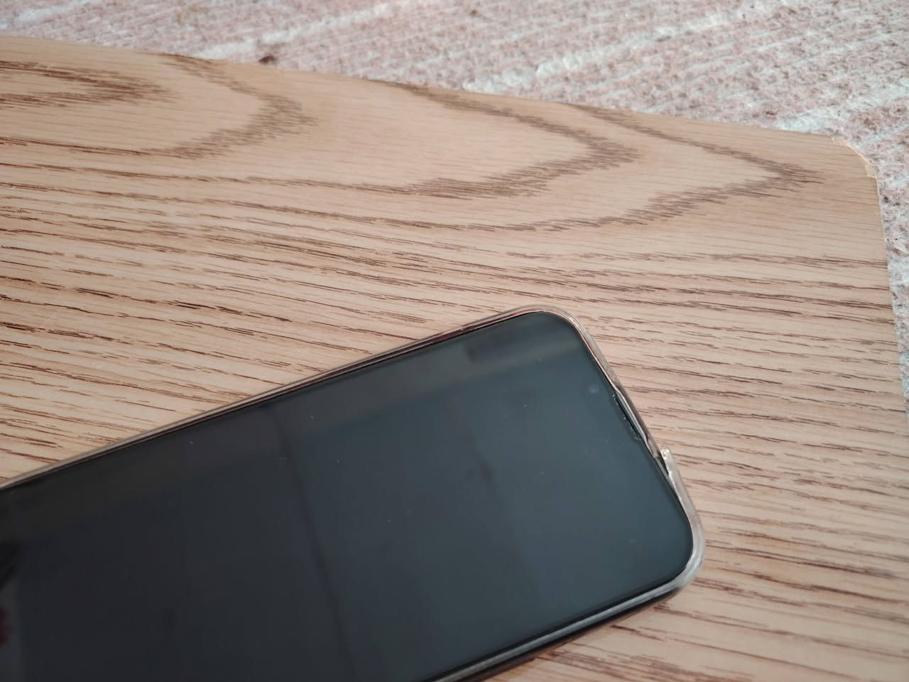 ايفون 13 برو ماكس بطاريتة 80 مكفول من كلشي مكاني قضاء غماس ***********
