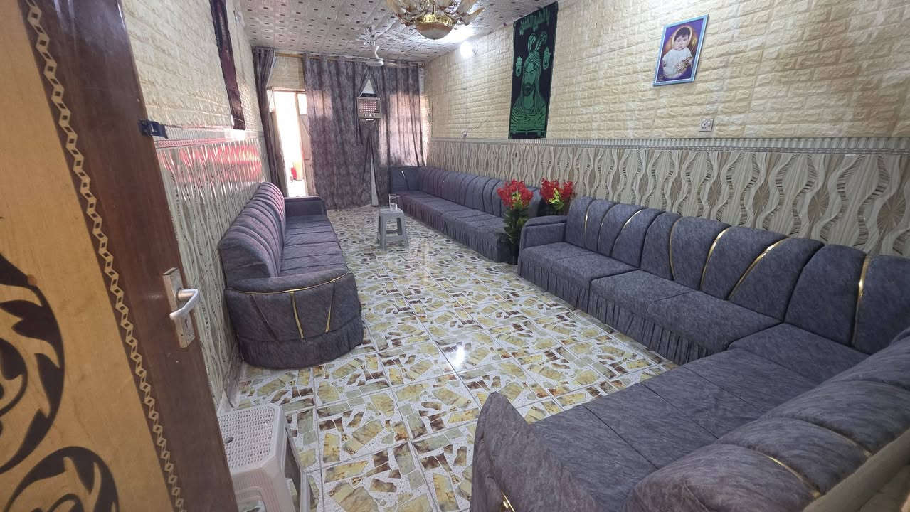 ديوان  للبيع مستخدم نضيف 22مقعد يعني ديوانيين سعرهن ب425العنوان كربلاء، حي العامل نهاية 🔚 السوق الاخير قرب جامع اهل البيت معرض بركات ال محمد عليهم السلام هاتف ***********
