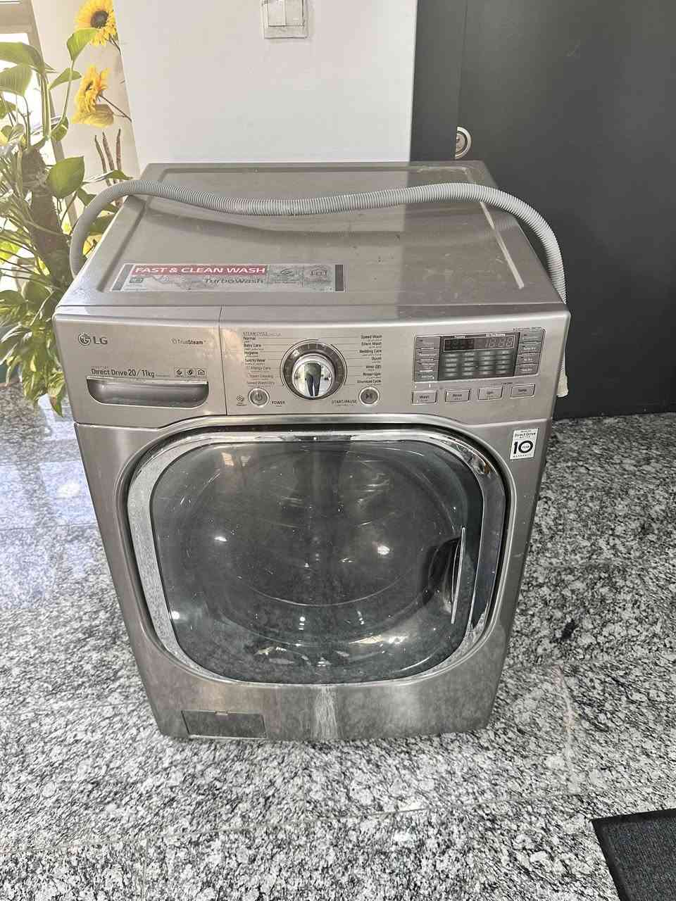 السلام عليكم 

غساله فول اوتماتيك
 نوع (LG) 20g 
مستعمله 
للبيع بسعر مناسب 
داخله تصليح شركه (LG) 
وحالياً بيه عطل 

***********
