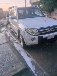 سيار باجيرو البيع 2009 ضربة بس يم الآيت محركهة بلادي تايرات نضيفة مكان...