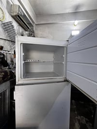 ثلاجة • للبيع • تواصل خاص