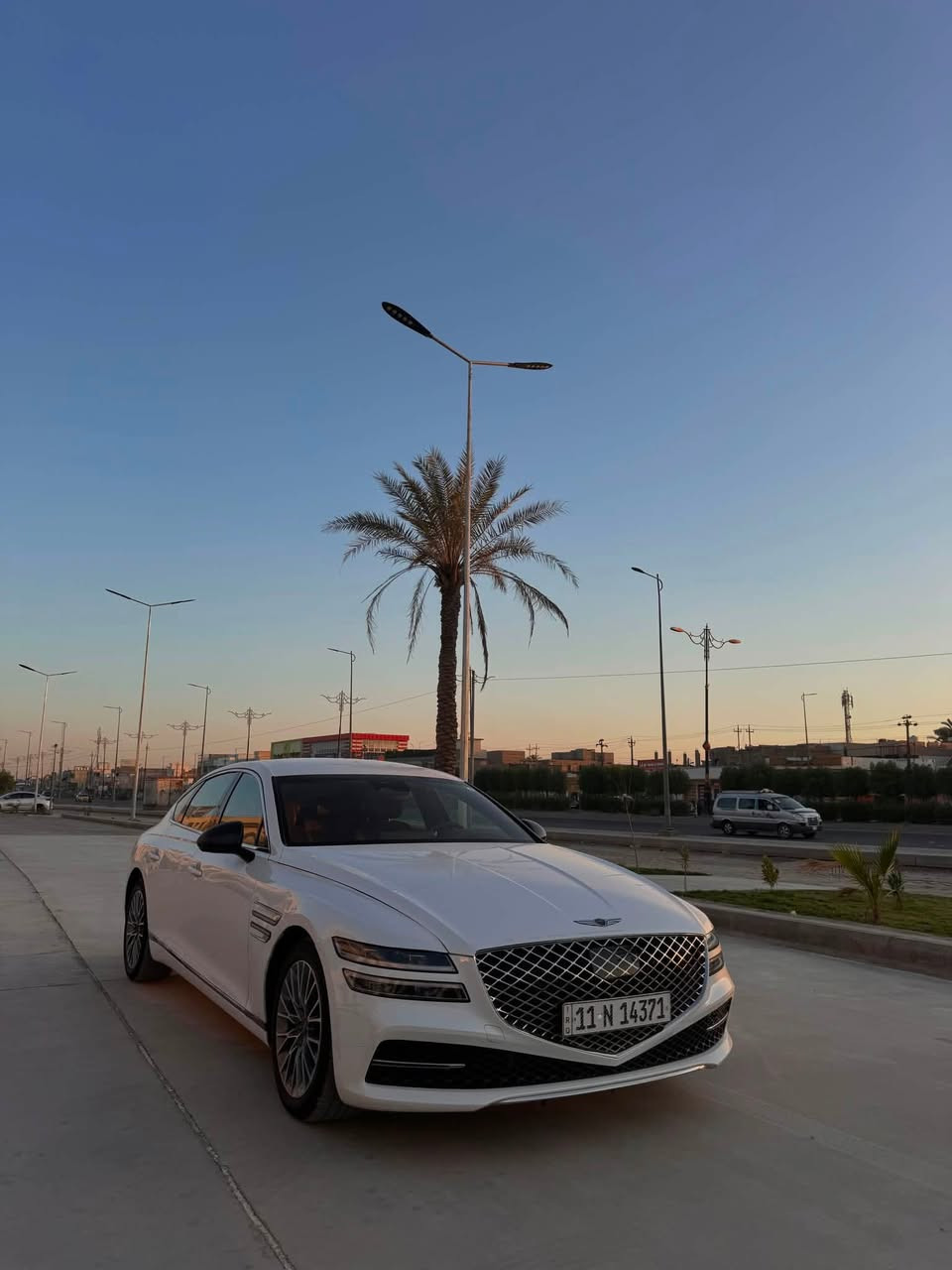 السلام عليكم

جنيسيس موديل :2023 G80

رقم بغداد ابأسمي
محرك 4 لسندر 2500 تيربو
مواصفات فول
ممشة لسيارة: 28000
     .
* عزم الدوران: 422 نيوتن.متر (311 رطل-قدم).
* ناقل الحركة: أوتوماتيك 8 سرعات.
* نظام الدفع: خلفي (RWD) أو رباعي (AWD) حسب الفئة.
* التسارع 0–100 كم/س: حوالي 6.5 ثانية.
* استهلاك الوقود: يقارب 9.5–11 لتر/100 كم حسب نظام
    شاشة معلومات وترفيه كبيرة.
* مقاعد جلدية بلون بني فاخر.
* تشغيل بزر.
* ناقل حركة إلكتروني دوّار (Rotary Dial).
* مكيف أوتوماتيكي ثنائي المناطق.
* مصابيح LED أمامية بتصميم الخطين المميز
 
سونار مرفق بلمنشور
سعر السيارة :177 ورقة
للستفسار :***********
