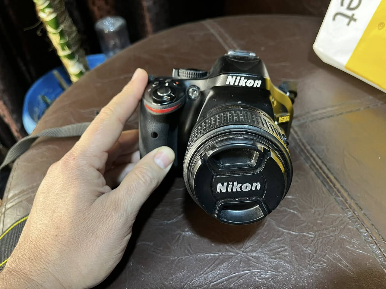 سلام عليكم
كامرة نوع نيكون D5200  نظيفة جدا وياها عدسة  70-300 مكاني بغداد ورايدها ب٢٥٠ قفل من الاخير للتواصل اتصال او واتساب ***********
