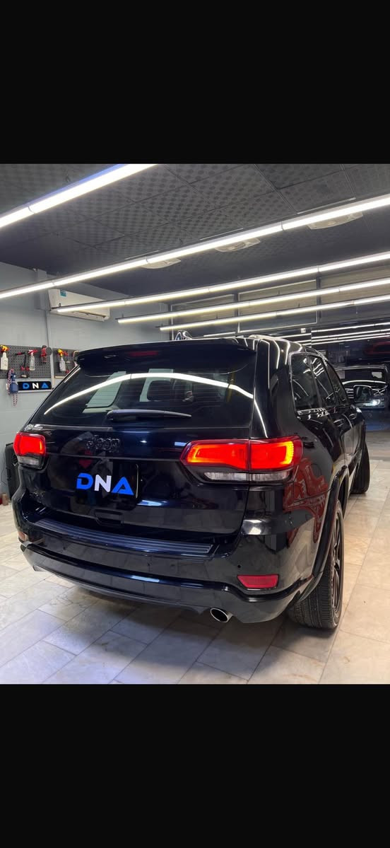 جيب بلاك توب الموديل :_2017
حجم المحرك :_ 3.6 
رقم : بغداد  الدولي باسمي 
الضرر : جاملاغ السايق مبدل قطعه اصليه وجاملاغ عكس سايق مصبوغ  بنيد كفاله لا لغد ولا شاصي ولا ايرباك كله مكفول 
كير مكينه مكفولات
* رادار خلفي 
* بصمه
* كشنات جلد + مخمل  اسود 
* تدفئه  كشنات
* هيتر بالستيرن
* تشغيل عن بعد
* كامره خلفيه
* حساسات اماميه خلفيه
* صندوق كهرباء
* شاشه كبيرة
* 4×4 
* اوتو بارك
* قياده ذاتيه
* اوتو هولد
* ويل كروم اسود حجم 20 
* كشنات+ستيرن كهرباء
* ⁠السيارة متعوب عليه كلش و جاهزة وادامة كاملة  تخم تاير جديد  السيارة احلى من الصور*
العنوان ديالى المقداديه  
 الاتصال * ⁠***********
السعر  195 وبيه مجال
