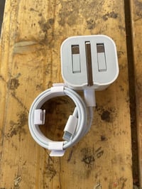 شاحنه آيفون • شرط أصلي • ويا التوصيل