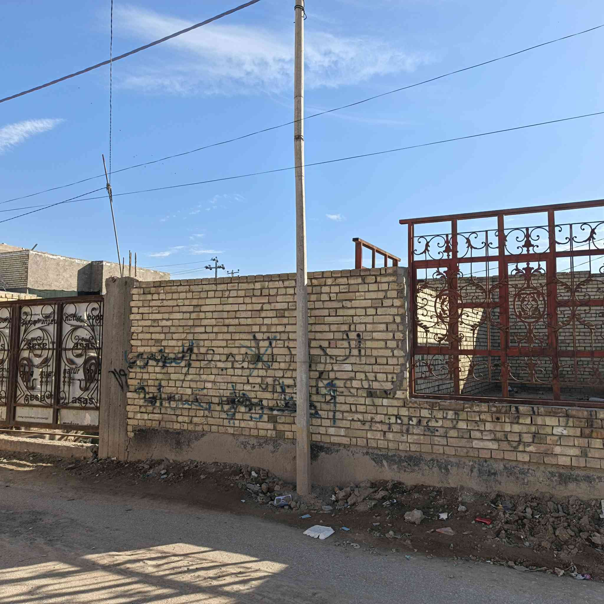 هيكل للبيع المساحه ٢١٠ متر شرط البناء درجه اولى المكان ناحيه العباسيه حي الشهداء السعر ٥٠ مليون وبيه مجال قليل للاستفسار ***********
