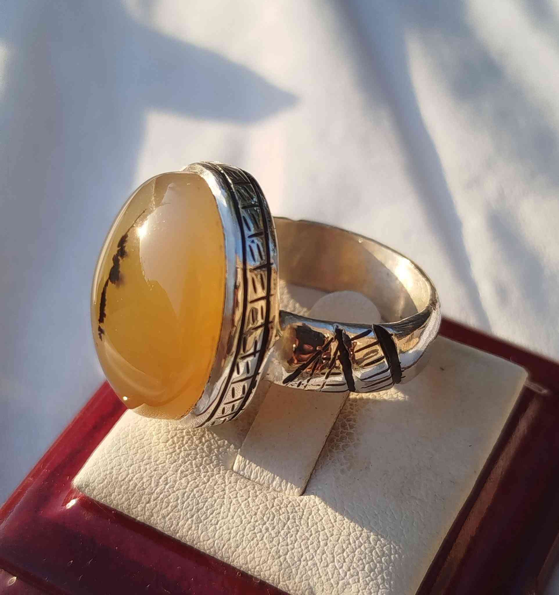 💐🌿جوهره من العقيق اليماني🌺☘️
🌲🏵️ الاصفر شرف الشمس طبيعي حر 🌷
غير معالج الأصلي شرط الفحص اصلي 👉 
💐🌺من أعمالي صياغة يدوية ثقيلة 👉 
التواصل على الخاص او رقم الهاتف ***********
العنوان البصرة القرنة الشرش
