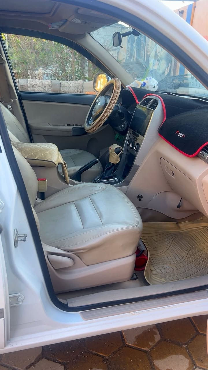 رقم واسط
سياره حلوه وحداديه تخم تاير 
ماشيه 141
السياره بيها شويه صبغ بالباب خلف الصدر
والباقي مكفول
كير ميكانيكي
كامره وشاشه 
مكان السياره 
واسط كوت 
السعر اتصال عله الرقم
***********
