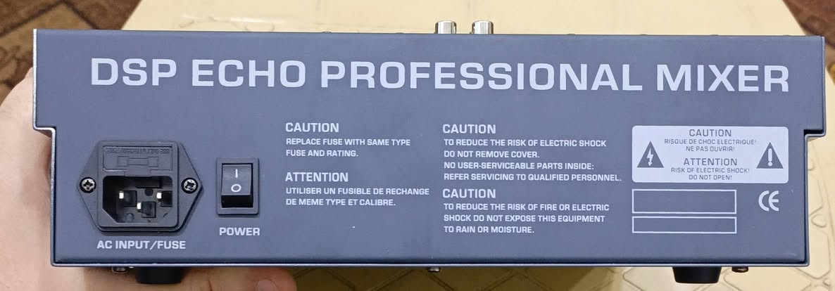 هذا الجهاز هو ميكسر صوت احترافي (Professional Audio Mixer) من سلسلة EVA التي تنتجها شركة Debra Audio. يتميز هذا الموديل تحديداً بكونه يمتلك 6 قنوات (Channels) لخلط الصوت، وهو مصمم للاستخدام في الاستوديوهات المنزلية، الحفلات، أو لإدارة الصوت في المساجد والفعاليات.
الحجز اتفضل خاص وتدلل


**إذا كنت صاحب هذا الإعلان وتريد حذفه لأي سبب، رجاءا أرسل رسالة إلى الدعم الفني**