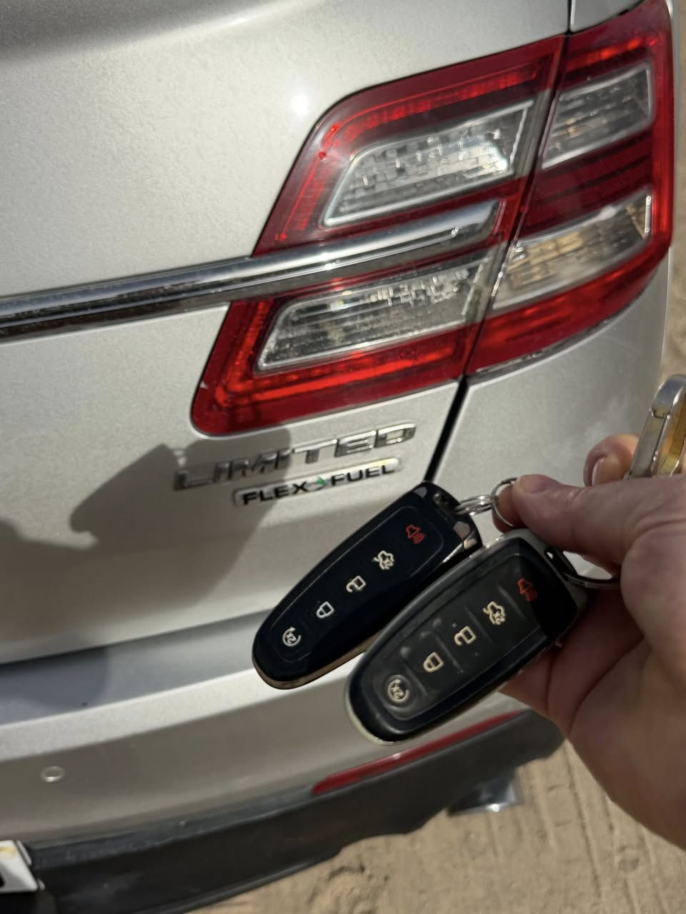 فورد تورس 2013 فئة ليمتد اعلى مواصفات
شنو ابالك مواصفة بيها ميحتاج اذكرها
محرك 3500 ( 6V )
رقم بغداد الجديد
السعر مناسب جداً 98 ورقة
محرك كير صدر تبريد تايرات كلهن جدد وبدون نقص
بيها 6 قطع صبغ اعتبرها حزام ( شواصي ولغود مكفولة )
للاتصال *********** اتصال + واتس اب
بغداد - السيدية 
غير متواجد ع الفيس
