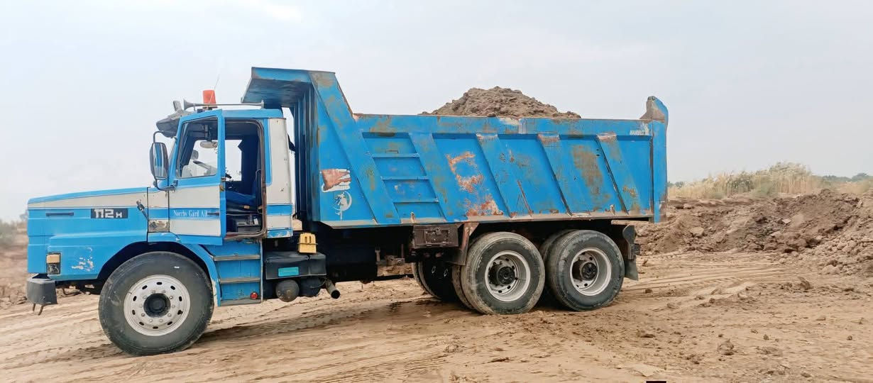 سلام عليكم سكانيا موديل  2000: 12ونص شاصي مكفول مجموعه كتر مكينه 12ونص كير 5*5 سياره خير من الله رقم بصره مداور ثاني يوم الاستفسار الرقم ***********
