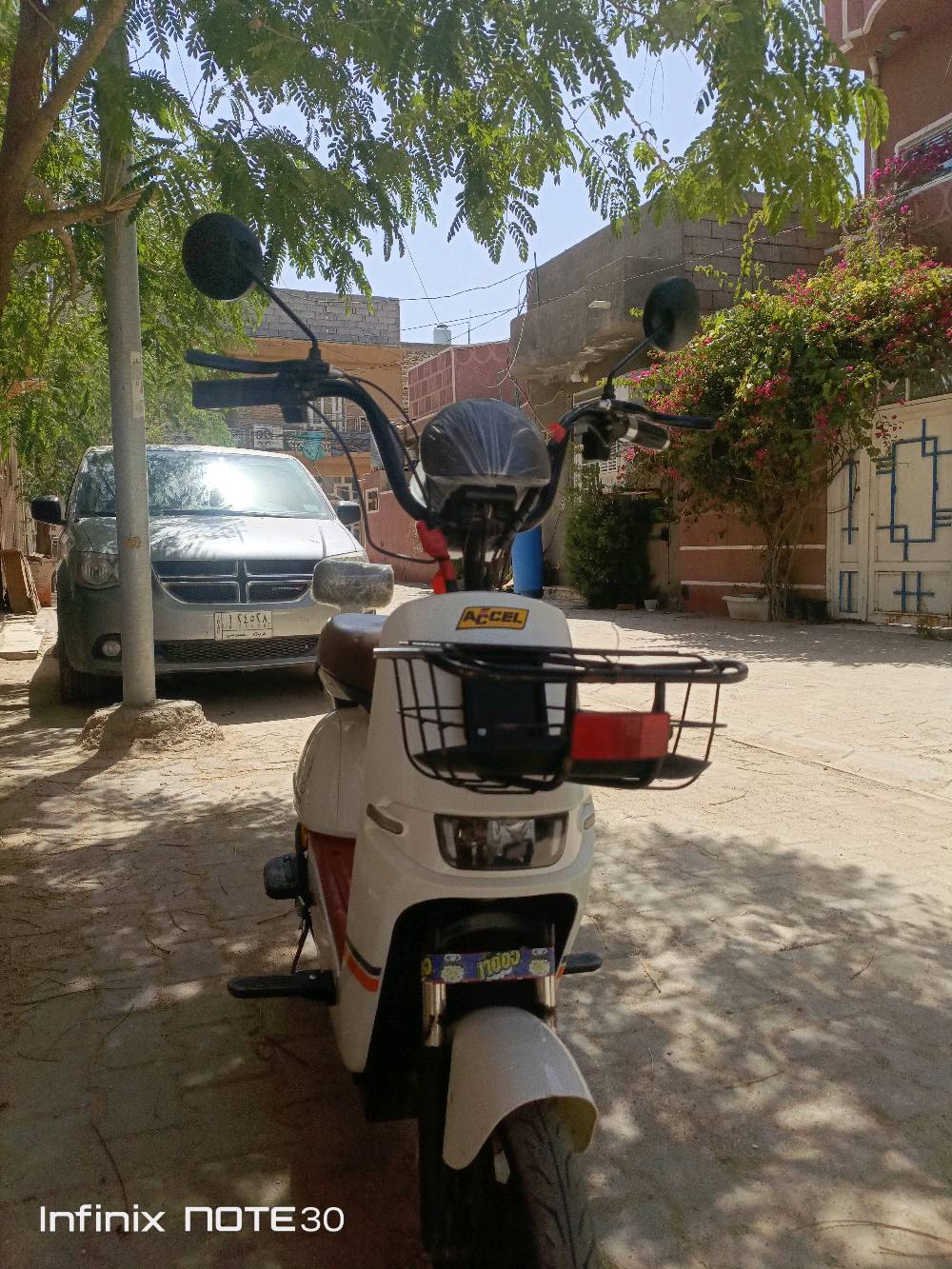 السلام عليكم باسكل شحن حجم 14فول مواصفات بصمتين وسويجين وكارتين وبي قفل تاير لايت زنون اشاير يمنه يسره هورن شغال دواسات اماميه  وخلفيه  كهربائيات كله شغاله بطارياته 4
 جدد وبي 4 سرع سرعته 90 حقيقي45 السعر 300 وبي مجال العنوان كربلاء للاستفسار ***********