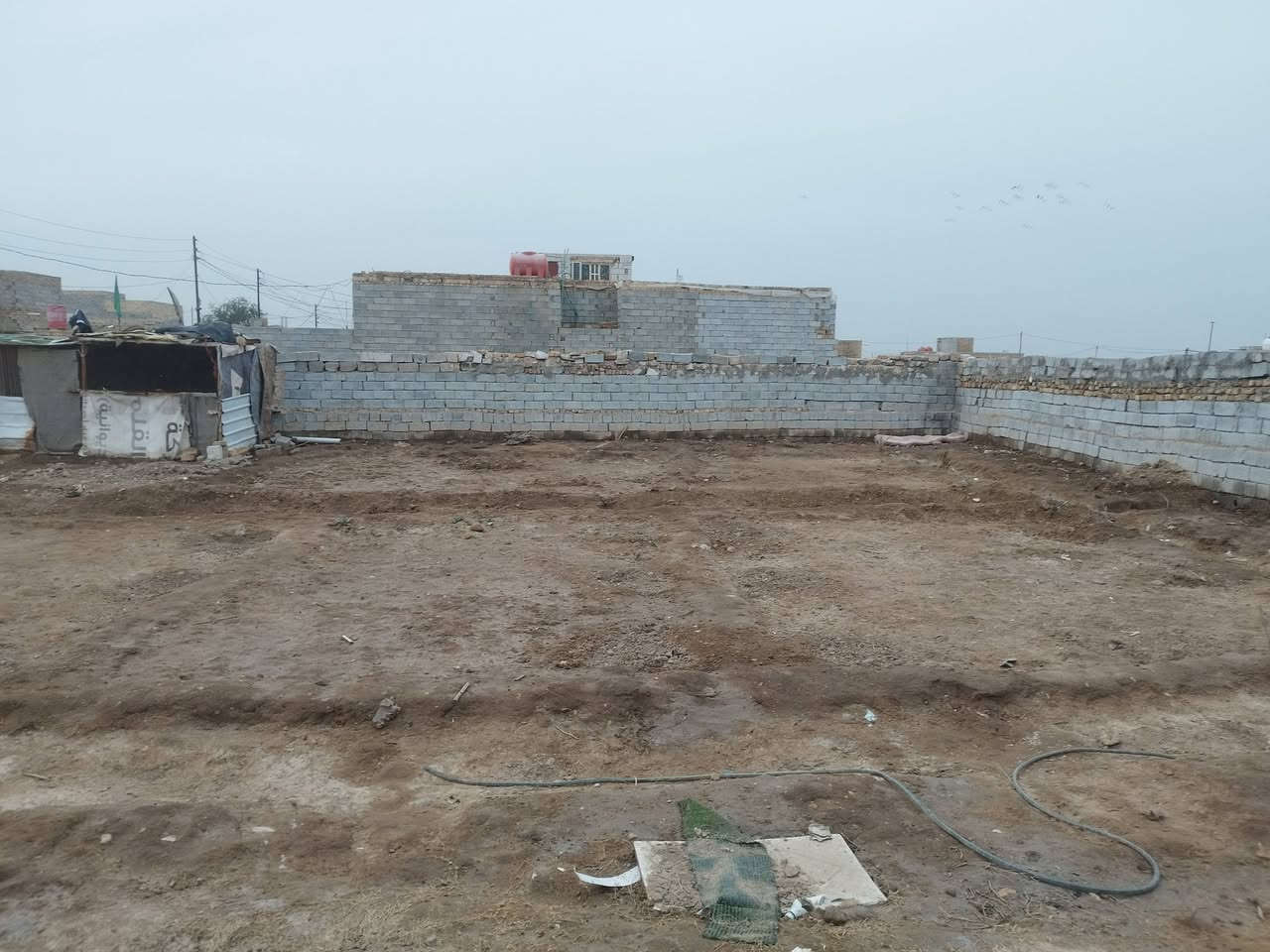 السلام عليكم ورحمة الله قطع ارض طابو زراعي سند 25 المكان ال حمد شقق الزيتون خلفه عمارات الزيتوت  مساحت القطع 600/ تكدر تقسمه عله 200/او 300رقم الهاتف ***********والخاص مفتوح
