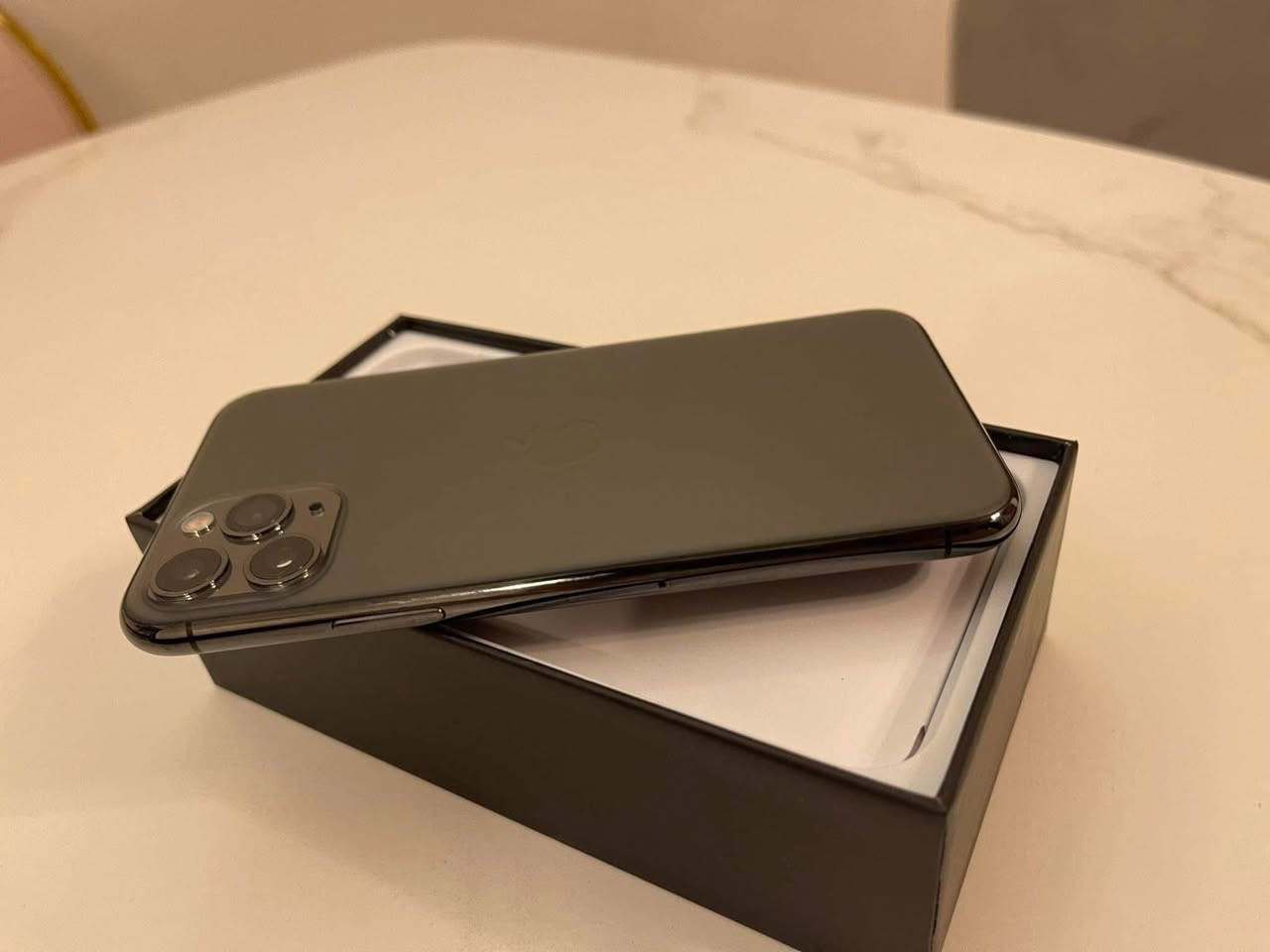 ايفون 11 برو صغير ذاكره 64 بطاريه مستبدله 100 دبل شريحه ياباني لصلي وياه فقط كارتون الشراي اتصل ***********
