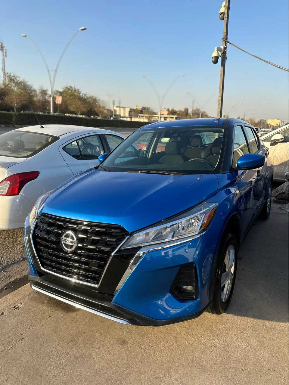 نيسان كيكس ٢٠٢٤ S
مةكينه ٤ پستون ١٦٠٠ 
بصمة خةتى جادة رادار هةر چوار لاى حساس وكاميراى دواوةى كلينه بي بوياغ وتعديلة حاديسةى تةنها دةعامي پيشوةى بوياغه ژماره كاتيه ٣ مانگى لةگةلة بو رةقةم 
م *********** واتساب 
مكان اربيل بدون صبغ أربيل, العراق
