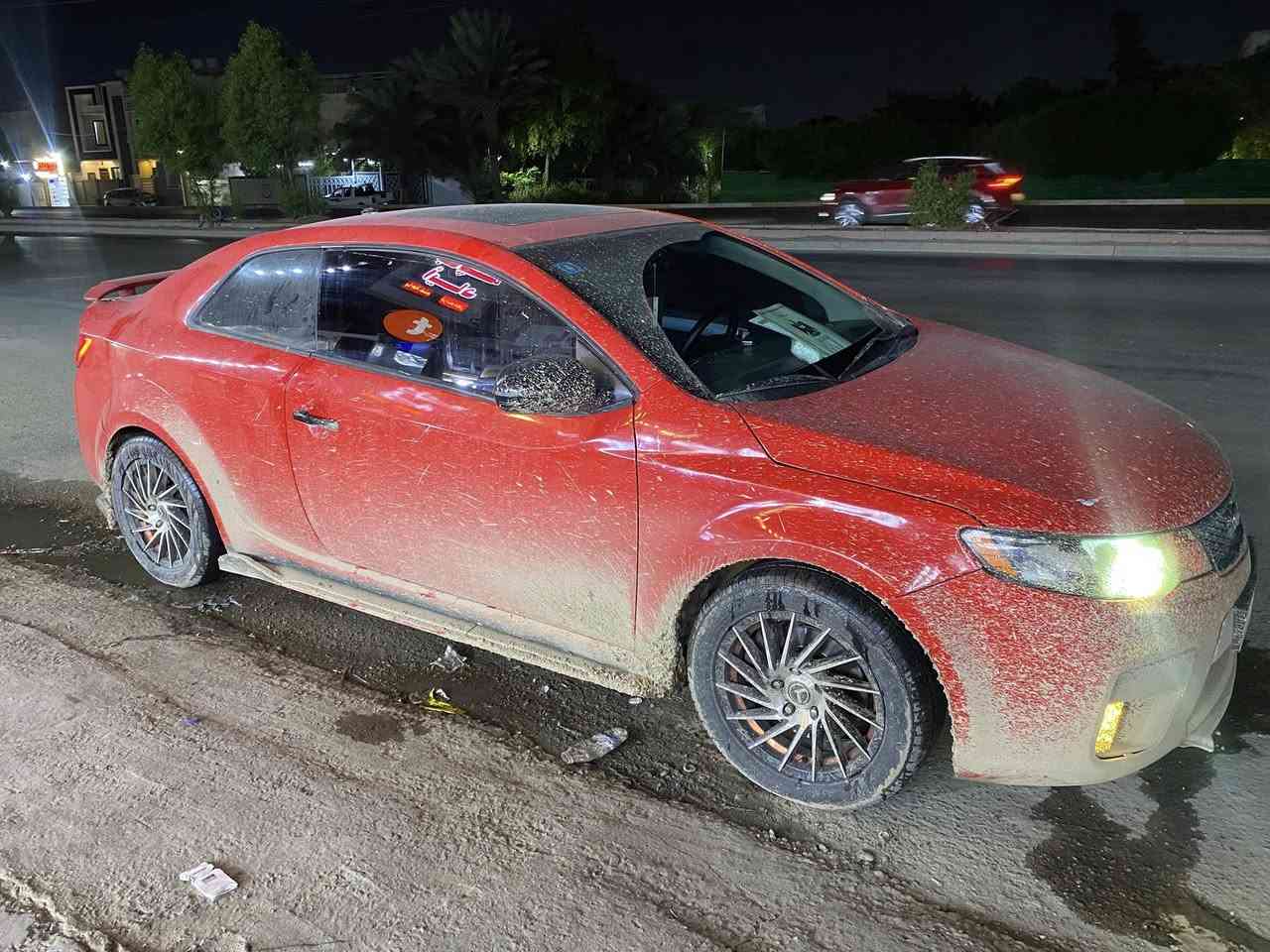 سلام عليكم 
فورتي تك باب موديل 12 ماشيه 111حقيقي مكينه حاويه جديده شلعه ومعدل اشك الكاع خير من الله تنسه صرف بانزين فتحه سقف داخل جلد احمر تبريد وتدفئ سياره كامله مكمله مصبوغه حزام الغد الايمن فقط جان مضروب ومتعمر كتف فقط الغد الايسر سليم شواصي سليمه سياره بل عافيه عل ياخذها لو ما محتاج مابيع يشهد الله 
السعر 80 وبيها مجال بسيط
مكان بغداد الكراده 
رقم تلفون***********
