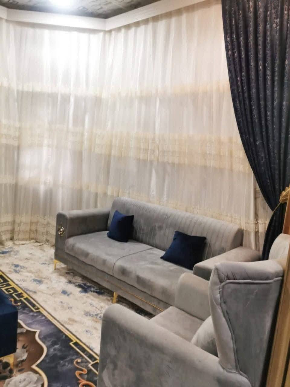 بسعر رخيص
الى الراغبين بشراء،منازل لخدمه الزوار،او الزيارات 
هذا البيت يفيدكم بموقع قريب من االشارع ومميز ومنطقه هادئه جدا مع جيران زينين كلش
التفاصيل:
★بيت ١٠٠م واجهه 6  نزال17 يباع مع الاثاث او بدونه
 ☆طابو زراعي سند ٢٥ 
‘يحتوي على مدخلين مدخل للاستقبال ومدخل للمطبخ
* الاستقبال مساحته4×5
●و المدخل الثاني اليدخلك عالبيت (الممر )مساحته متر ونص 
- وصاله 
- ومطبخ 
- وغرفة نوم كبير3×6 
- وصحيات داخليه وخارجيه 
- بناء كونكريت مسلح الابواب خشب تزكام والارضيه بورسلين اسباني
بناء جناي مو سوگي باني ع ايدي ومامبيوع لاي شخص 
* يبعد عن  الشارع العام مال مدينه الزائرين 150متر فقط 
انتبه الشارع العام مو شارع الفرعي عن الشارع العام150متر
(طريق الحلة سيد سماعيل ) 
*عمود 143 
 تحويل مباشر من المالك
*كربلاء قرب مدينة زائرين يبعد عن الامام الحسين5دق بسياره  يصلح للسكن او حسينيه للزائرين
 السعر 55وبي مجال
اغاتي اذا اتصلتو وماكو رد اتصال 
معناها راح تحصلوني واتساب 
***********
