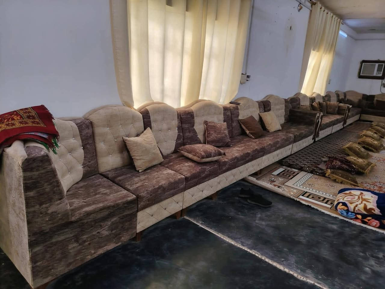 السلام عليكم اخوان تخم. حطاطه نضيف جدا ،، ٢٨ متر سعره مليون و ٧٥٠ وبيه مجال مكانه حديثه الحقلانيه ***********
