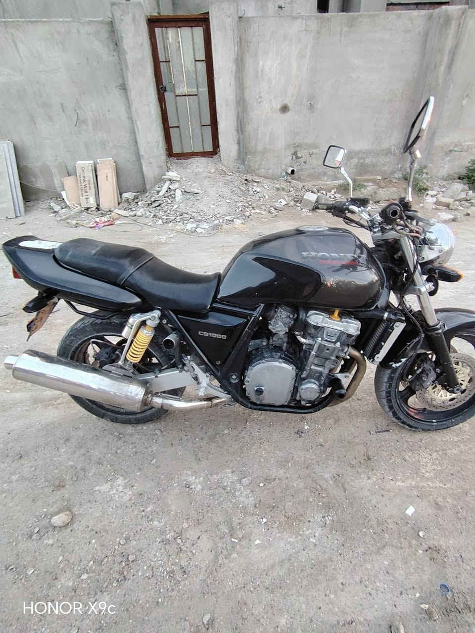 سي بي 1000 دراجه مقفوله اتصال على الرقم *********** السعر 1800
