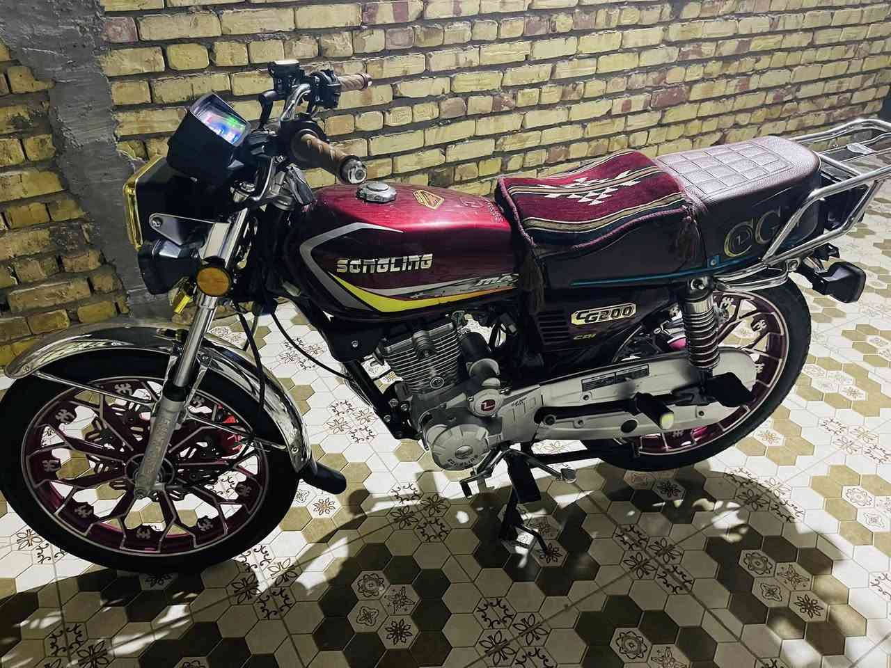 السلام عليكم سافان  مديل ٢٥اوراق سكنر وصل معرض بسمي محرّك وكهربائي بل كورتوان مكفوله من كل شي السعر ٧٥٠بيه مجال مكان طوريج محرك ٢٠٠حجمه ***********
