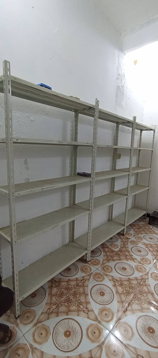 رف للبيع العنوان زين القوس شارع ابو الفضل
***********
