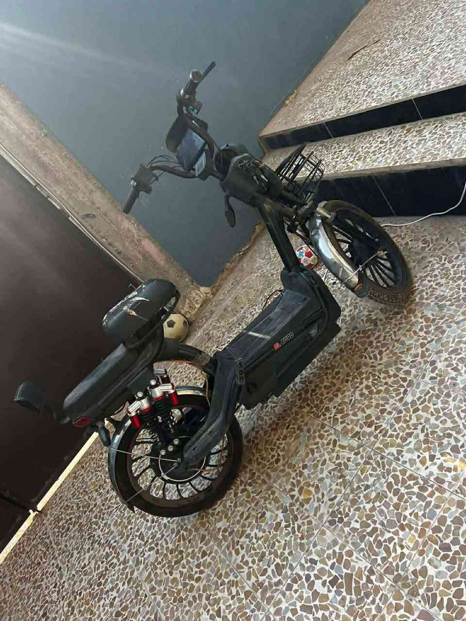 مكلف بلنشر
دراجه شحن شغاله كامله 
مراوس ب ابليستيشن ثري او اكس بوكس 
‏‪0770 510 3918‬‏
