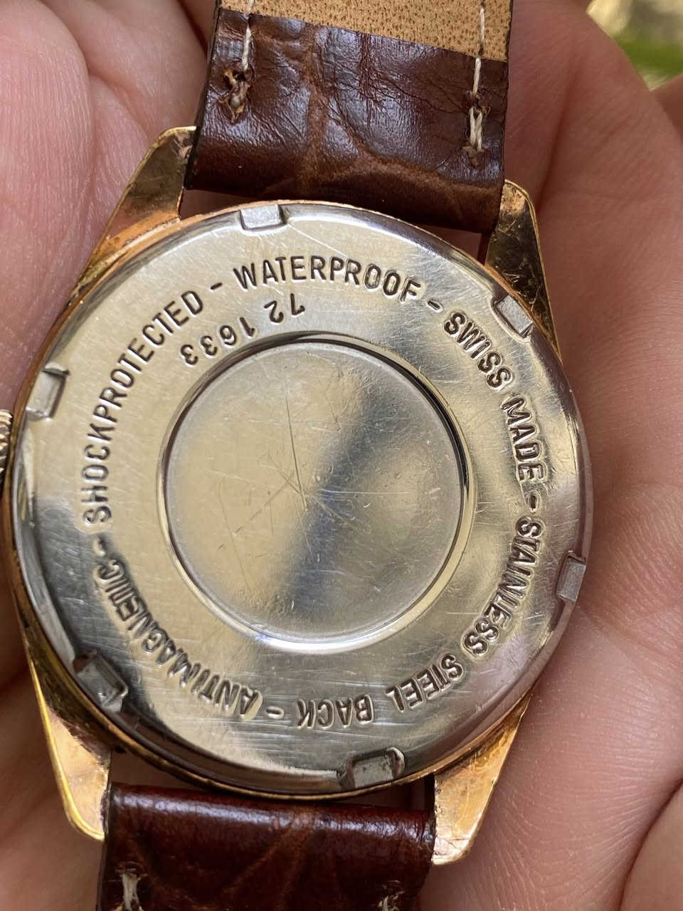 جمال الفنتج المخزن 

سويسري اصلي 

نصب تكويك 

تعمل بكفاءة عالية

مينا جدا مميزة 

نظافة تامة

طلاء ذهب 

تاريخ يومي 

مقاومة للماء 

زجاج مقاوم للخدوش

دكمة اصلية معلم جوفيال

سير مستبدل جلد اصلي 

القطر ٣٤

السعر ٨٥ الف 

يوجد توصيل لجميع المحافظات 

***********
