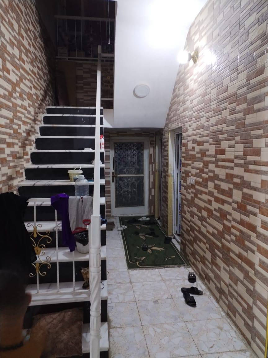 السلام عليكم  بيت للبيع مساحه ٢٠٠متر بيه قرار محكمه سند٢٥ ع الحولي قرب دكتور قتيبه الشراي يتصل ع الرقم ***********
