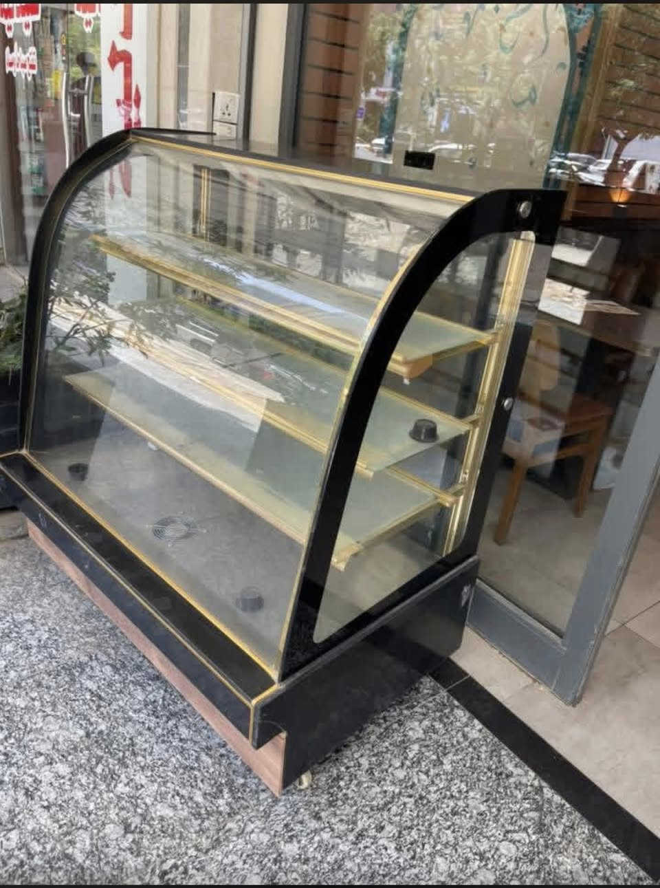 سلام عليكم
عارضة ساخن للبيع سليمه وشغاله وحرارة حلوه 
***********
