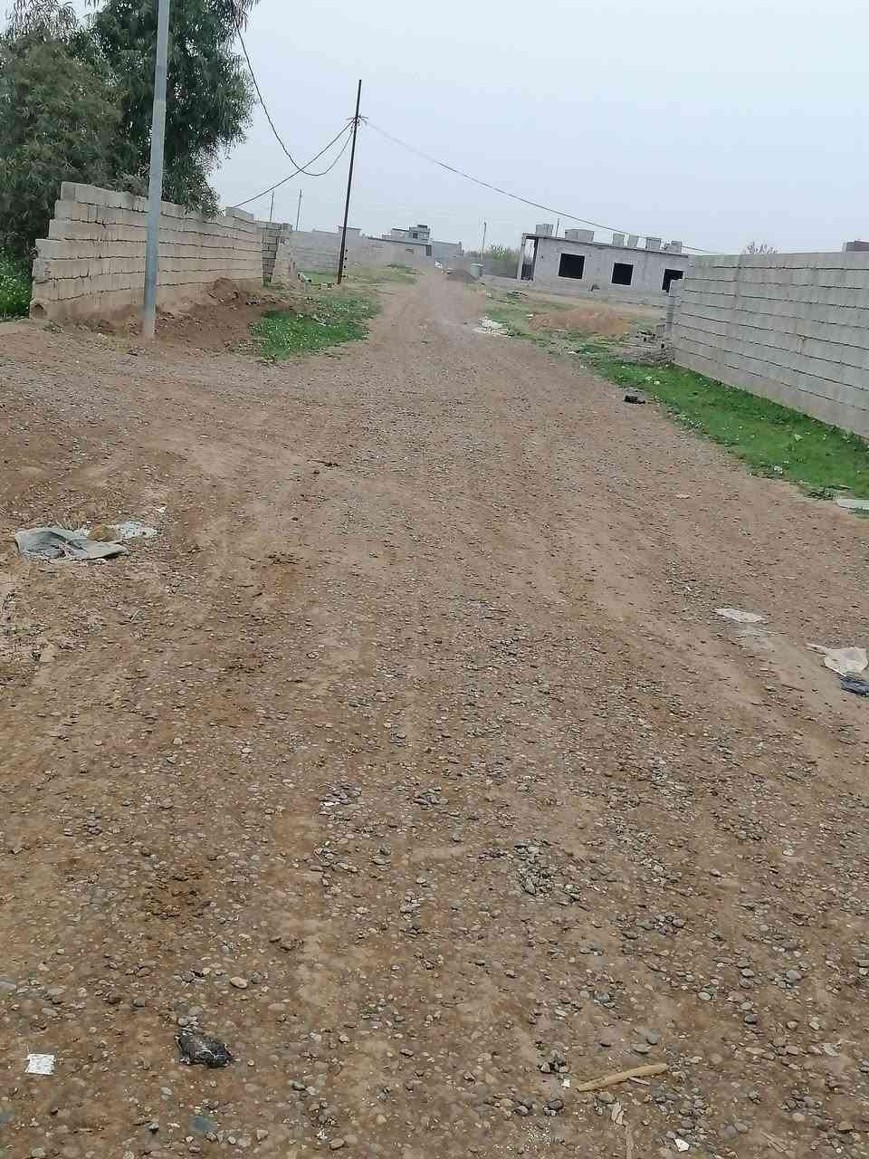 قطعه ارض للبيع مساحه 230 خلف قاعة ليان سعرها 6 ونص وبيها مجال ***********

