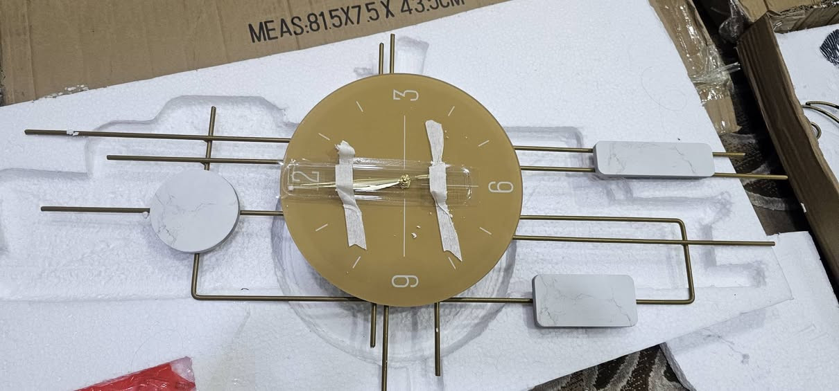 ساعات جدارية السعر قطعتين ب٣٠ الف جدد بالكارتون غير مستخدمات البصرة حي المهندسين واتساب ***********
