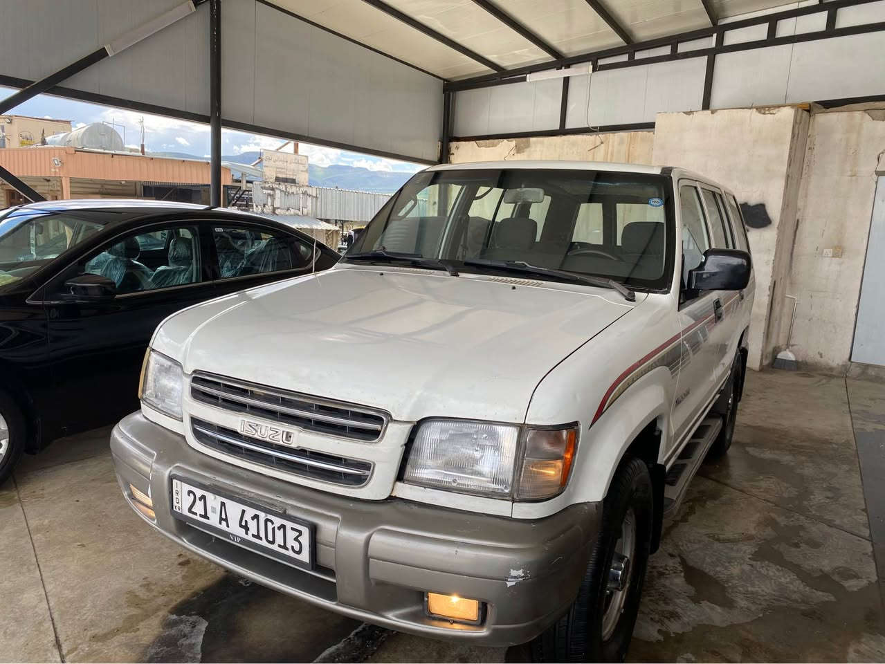 ئەسۆزۆ مۆدێل ٢٠٠٠ گێڕ عادی دەبڵ ئەکس گێڕ و مەکینە و تەقەو ڕەقەی بەشەرت دەبڵ ئەکسل و کارەبای بەشرتە یەک دینار مەسرەفی نیە هەموو گیانی بیلادە و هیچ شوێنی نەگۆڕاوە و چرکەی تیا نیە چوار تایەیەی لۆکی لە ژێرایە و سەنەوی و ڕەقەمی تازەیە . (***********) واتس ئەبی لەسەرە . السليمانية, العراق
