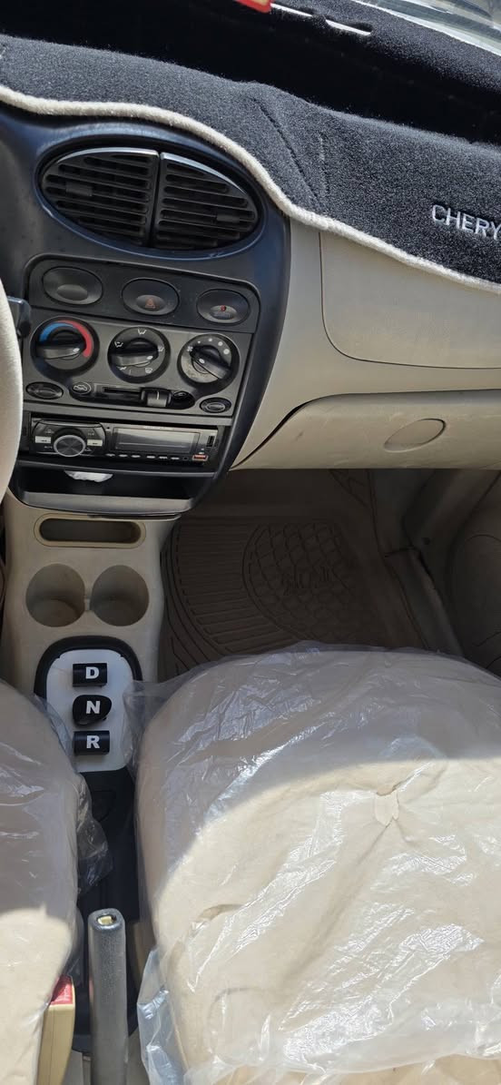 السلام عليكم 
سيارة كيو كيو  موديل  2009 سيارة نضيفه كلش كهربائيات شغالة تدفئة وتبريد شغالات رقم انكليزي 
كير دكم يعني مو العصا يوميه عاطل بيها جاملغ امامي مبدل جديد بلادي سيارة هزه جديده والسنويه لل 2027 السيارة باسمي شرط التحويل للاستفسار الاتصال على الرقم 
***********
