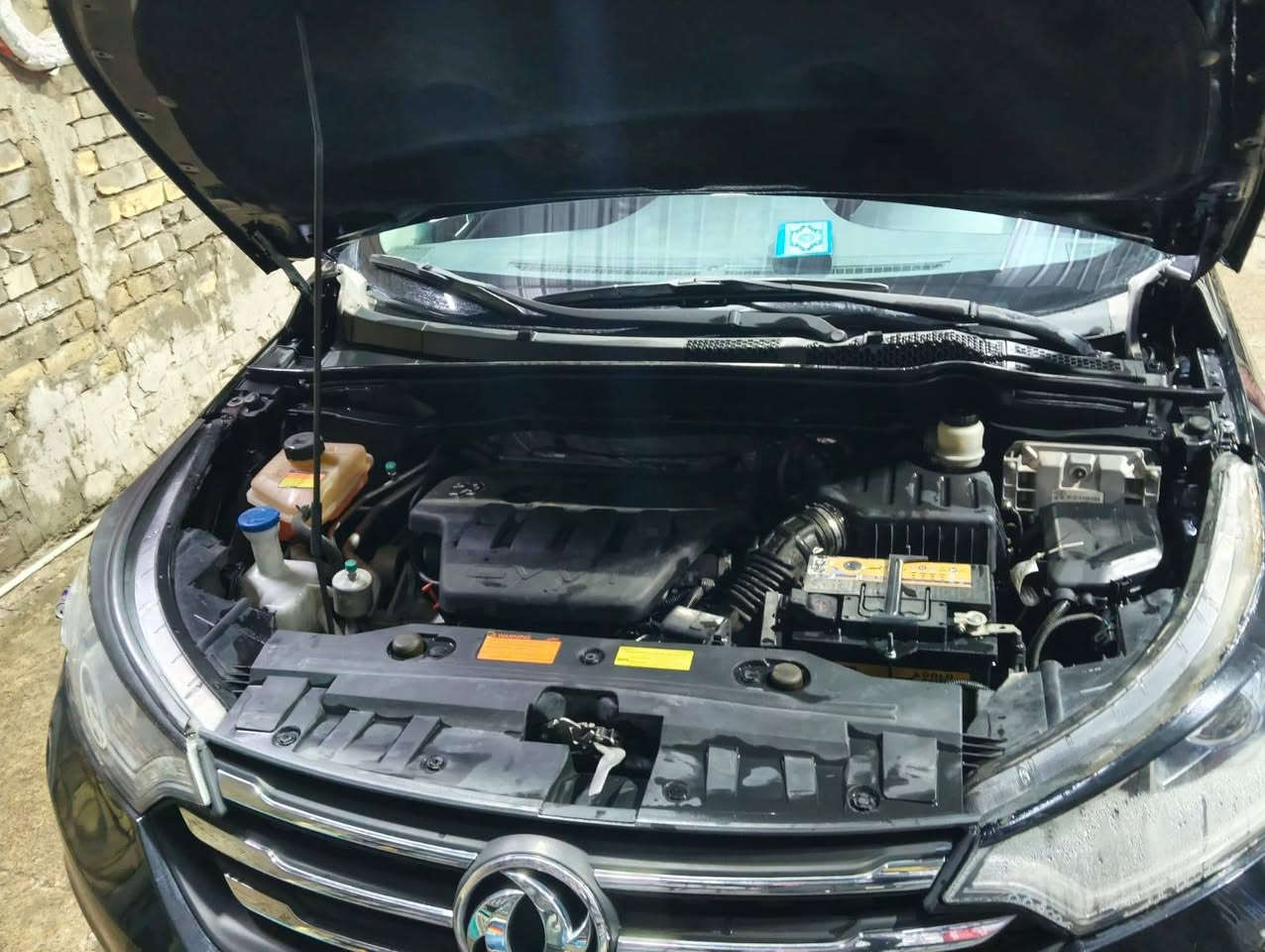 دونغ فينغ dfm xa7
الرقم ***********
: موديل 2019
: فول موصفات 
فتحه بصمه كشنات جلد
: محرك 2500
السياره كلين بيهه بس طخه بالباب و راجع ع بارد
مكان السياره بغداد الاعظميه
