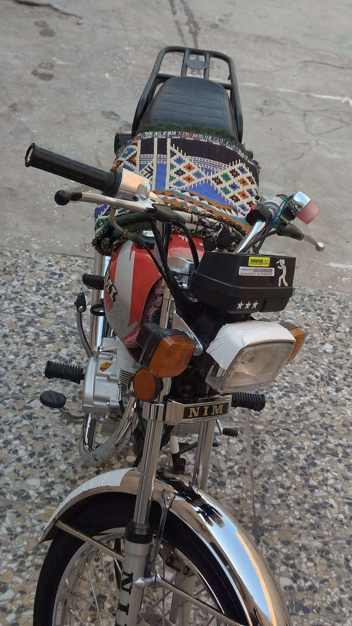 سلام عليكم 
للبيع نامه امتياز باب اول 
شاصي شبه  شلامجه الرفيع دجه ناصيه 
وكاله من شركة الكرار 
مو التقليد 
كفاله من كلشي من الضربه ومن الحادث ومن المكينه مامفتوحه 
كهربائيات كلها شغاله لايت عالي ناصي بك لايت اشاير يمنه يسره دبل اشاره  ✅
شلعه تشك الكاع تجي وتشوف 
لون احمر مثل ماواضح كدامك ❤
موديل 2025 صار 4اشهر من طالعه 
7. اوراق مو 5 
سوبايه طابقين الثقيل الاصليه 
تجي وتشوف مكان شهداء الموضفين قرب مكتب ابن مريود 
سعر 750 وبيها مجال للطيبين للتصال *********** متوفر وتساب وبيكم خير وتدللون ❣️
