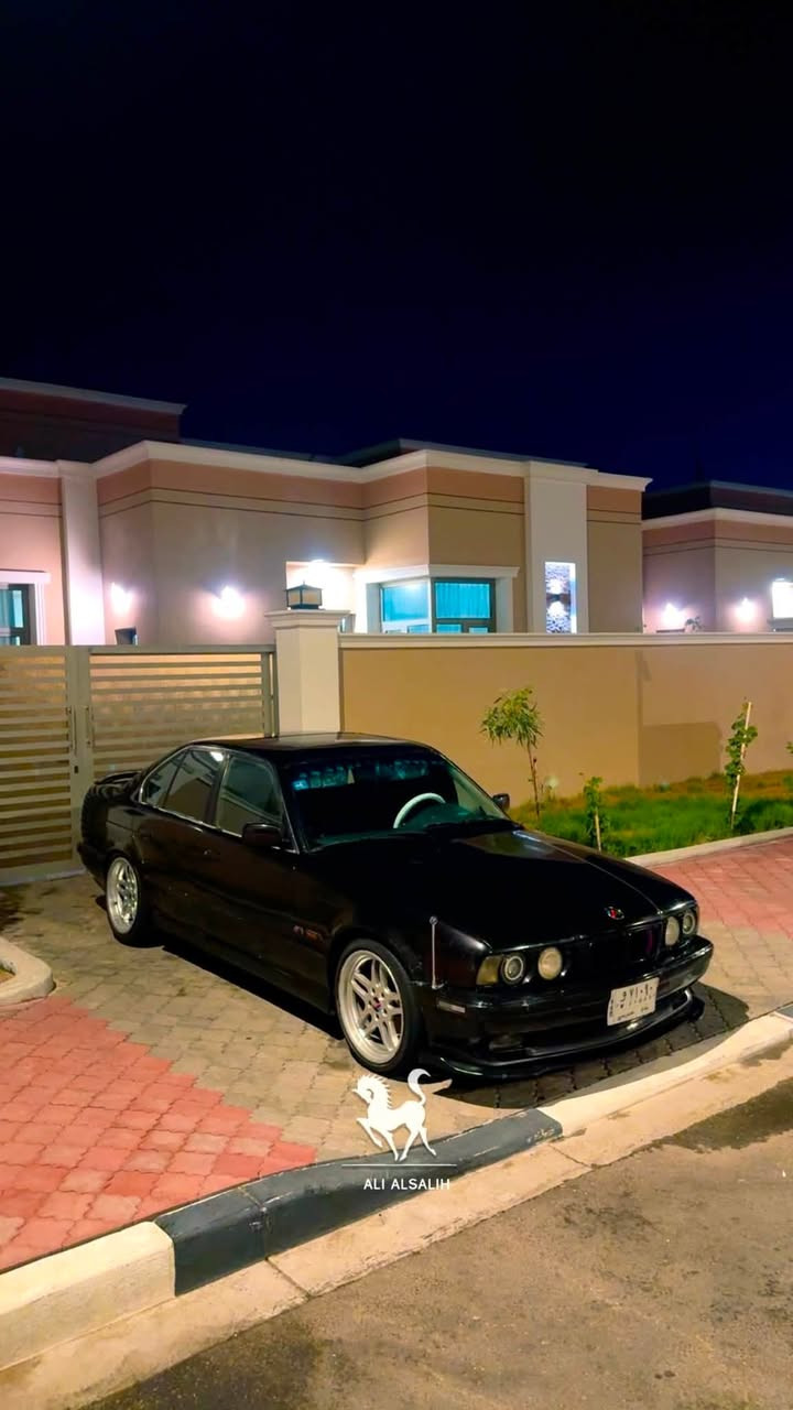 سلام عليكم BMW 525 مكينه 35مفتوح كير اكسل جدد توه شادهم اكسل قفل رياضي رون ناصي كاردن جديد حداديه جديده تبريد شغل منضومه جديده فتحه طكتين غرفتها حلوه نضيفه رقم بغداد مكاني البصره التنومه *********** السعر 50وبي مجال بصيط
