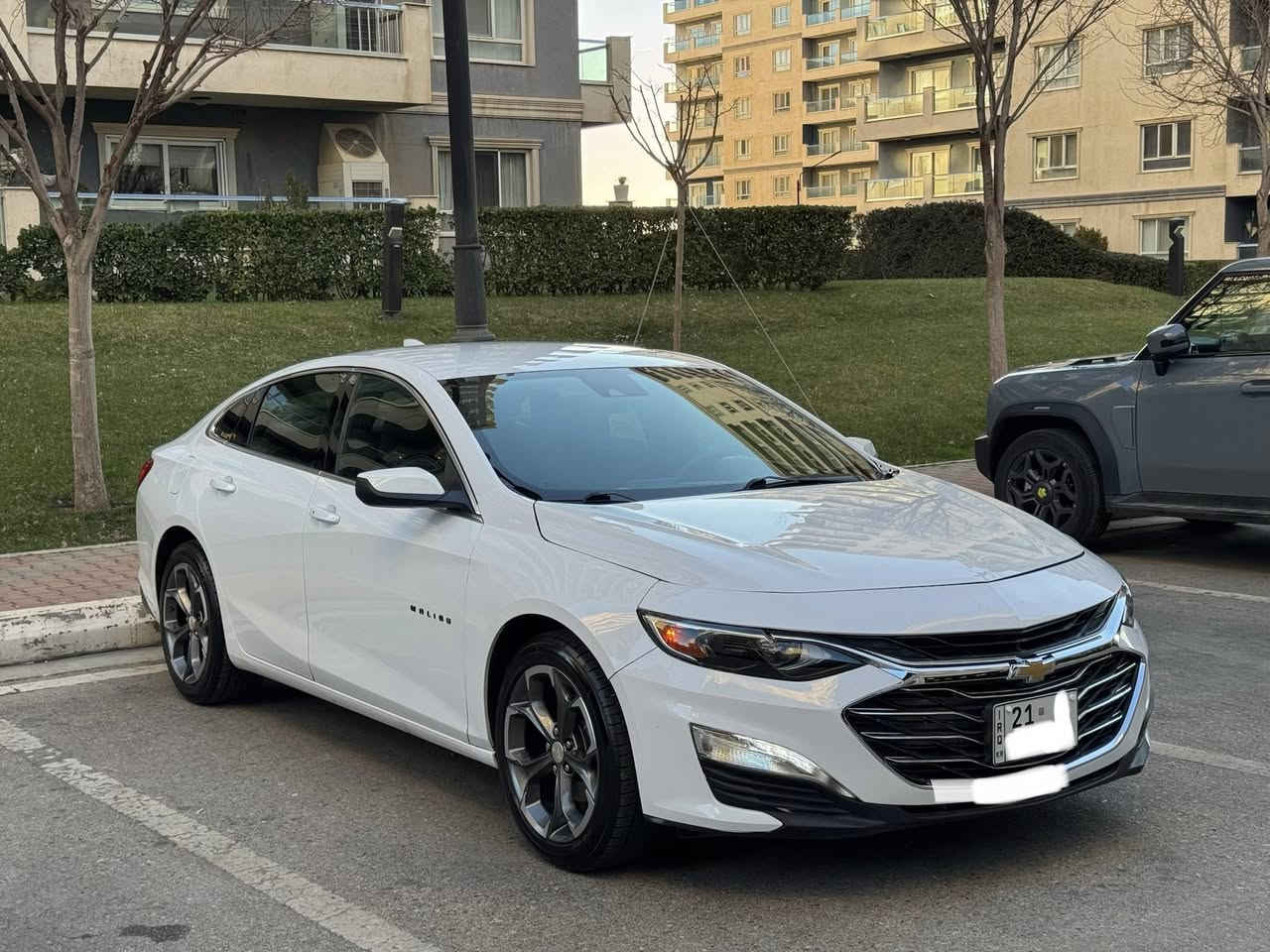 ماليبو موديل ٢٠٢٣ مواصفات LT2
لوحة سنوية جديد ٢٠٣٠ 
بيها قطعة كلير جاملخ خلفي و جاملخ امامي صبخ 
محرك 1.5 توربو محرك گير ما مفتوح 
مواصفات 
رادار 
كشن كهرباء +تدفئة 
حساس امامي خلفي 
شاشة كاميرة 
گير عادي+اوتوماتيك 
اوتو ستوب 
بريك بصمة 
السيارة بدون نقص 
مكان السيارة سليمانية 
سعر ١٣٤ ومجال 
***********
