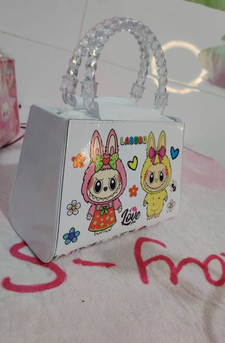 حقائب بناتيه:
👜 حقيبة لابوبو 💖 سعرها 6,500 دينار

👜 الحقيبة البناتيه الأنيقه ✨ سعرها 8,000 دينار

🚚 والتوصيل مجاني

بنات حسابي جديد وأتمنى توقفن وياي وتدعموني 🙏

📩 للحجز راسلوني خاص


**إذا كنت صاحب هذا الإعلان وتريد حذفه لأي سبب، رجاءا أرسل رسالة إلى الدعم الفني**