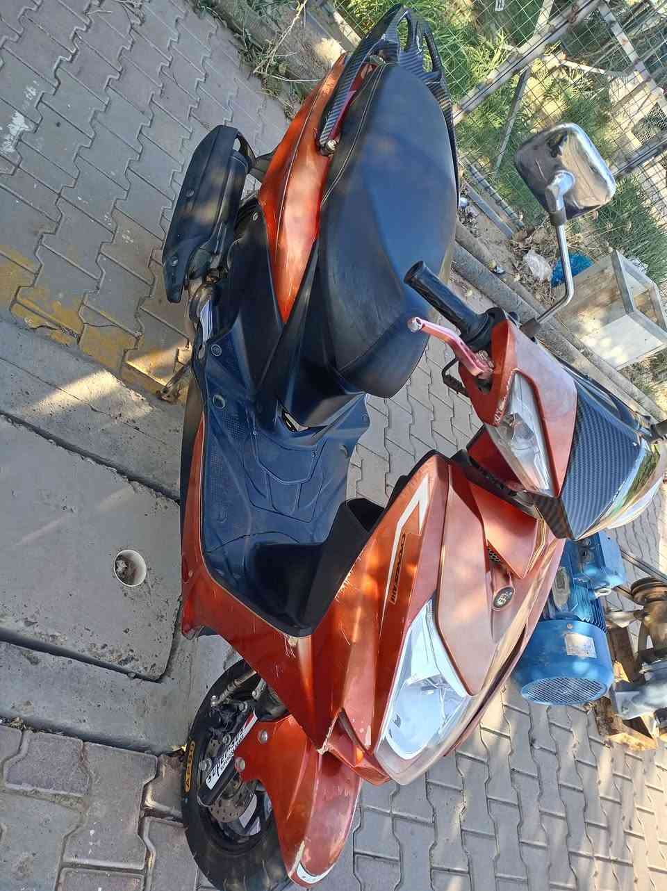 سلام عليكم سكنس للبيع ماطور نضيف مثل الصوره فقط تبخير بي الماطور مثل ماواضح بل صور بي ضربات خفيفه  تكريت الزهور النتصال  ***********
