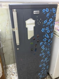 ثلاجه شغاله نظيفه شغاله سعره 125وبيها مجال للاستفسار وتساب موجودين 078...