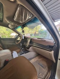 للبيع  سنتافيا ٢٠١١ ٦ سلندر   ٧ راكب كشنات جلد  تحكم ستيرن فتح سقف  مر...